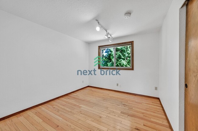 Building Photo - 4 BED & 2.5 BATH SINGLE FAMILY HOUSE FOR RENT