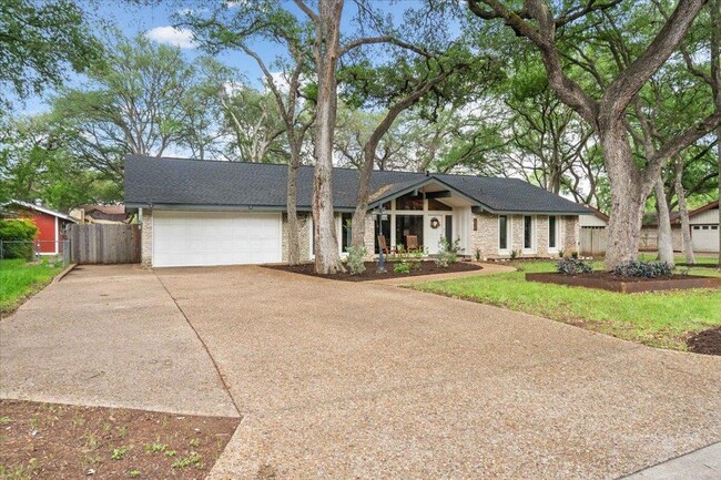 Building Photo - 9503 Castlewood Dr