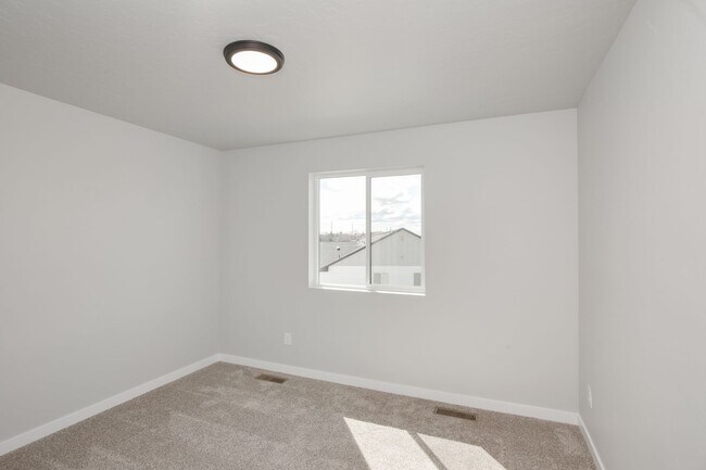 Building Photo - Incredible Townhomes. You’re New Home is Waiting.