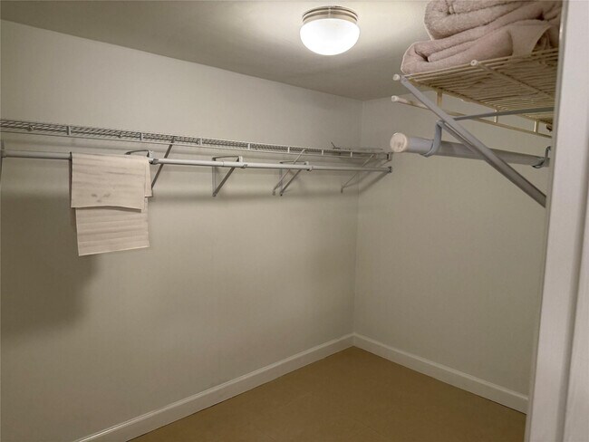 Building Photo - 5100 N Ocean Blvd