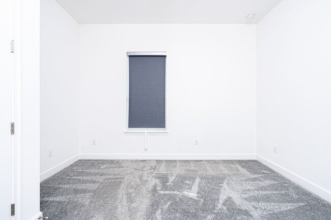 Building Photo - Luxurious Solar Powered 4 Bedroom, 3 Bath Waterfront Home with office & Upgrades Galore!