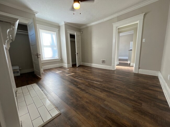 Building Photo - 1623 Franklin Park S