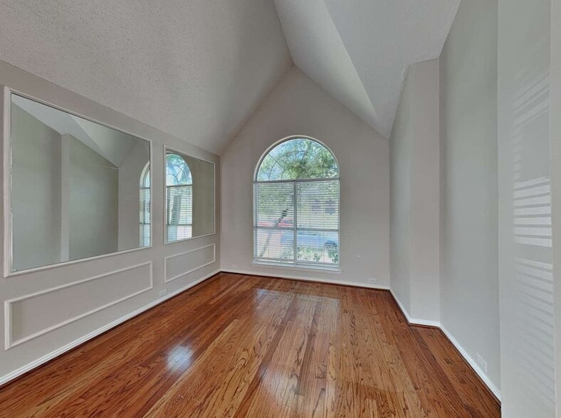 Building Photo - 808 Olde Towne Dr