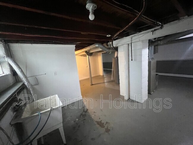 Building Photo - 4898 E 95th St