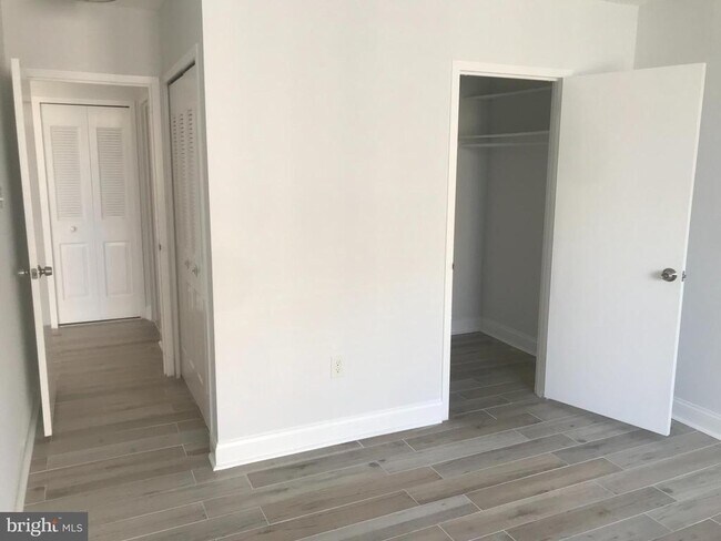 Building Photo - 3705 S George Mason Dr