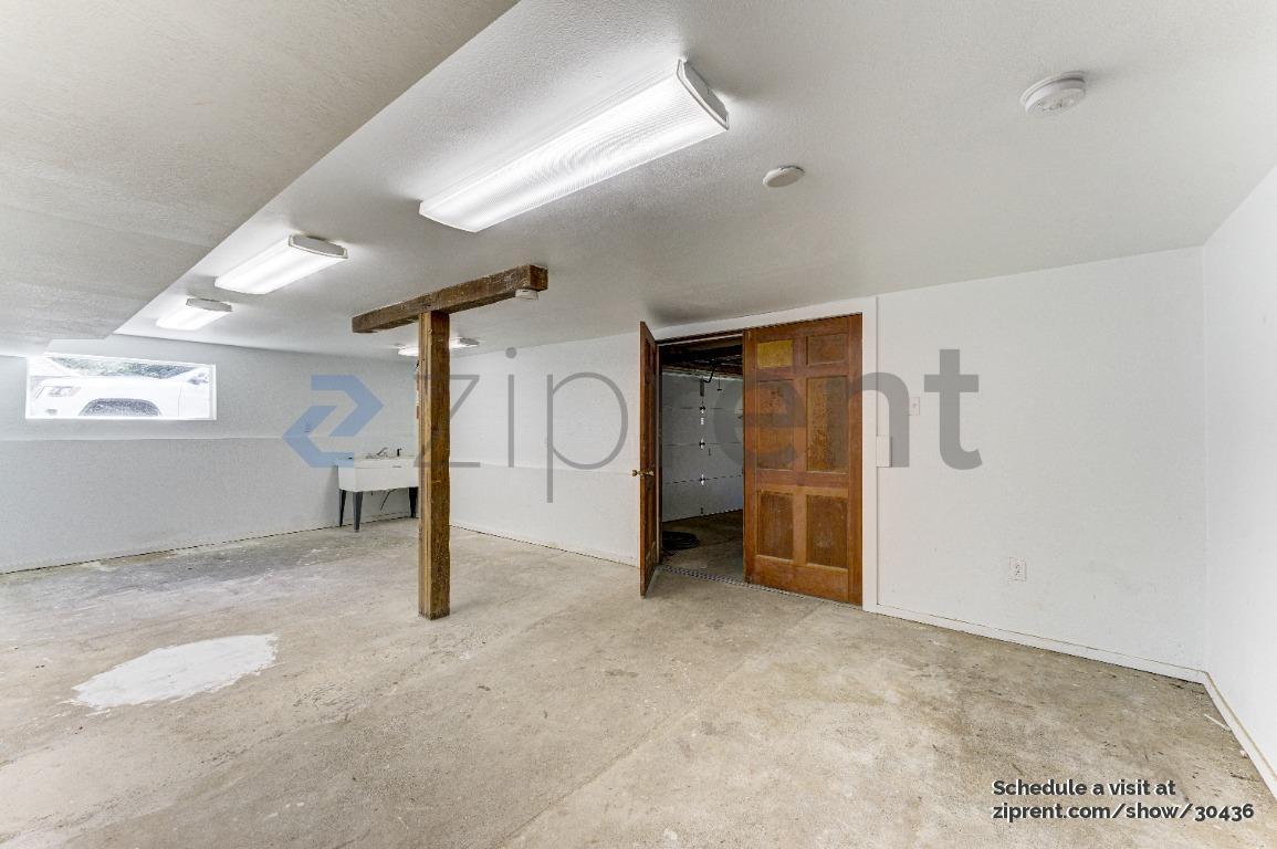 Building Photo - Unit