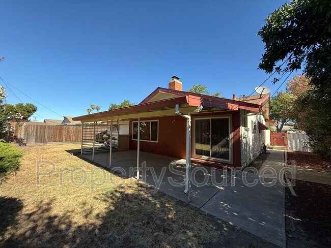 Building Photo - 320 E Granada Way