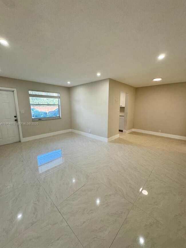 Building Photo - 2418 Polk St