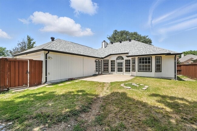 Building Photo - 10405 Belfort Dr