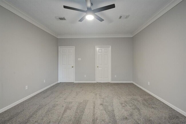 Building Photo - 539 W North Hill Dr