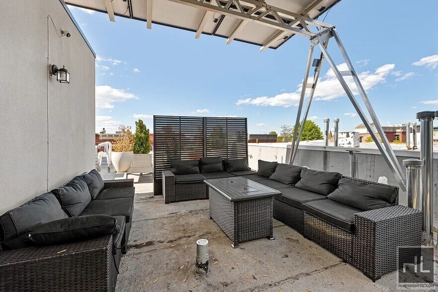 Building Photo - Gorgeous Townhome in Bed Stuy!