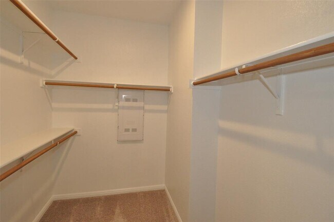 Building Photo - 1621 Bella Dr