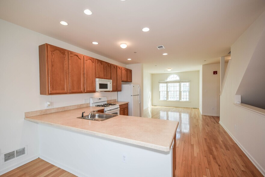 Building Photo - 67 Chelsea Ct