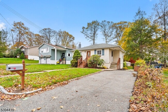 Building Photo - 90 Ford Rd