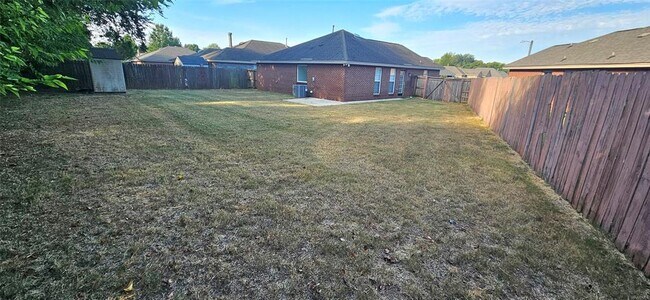 Building Photo - 740 Buena Vista Loop