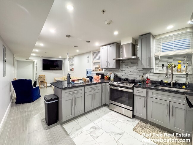 Building Photo - 62 Hecla St