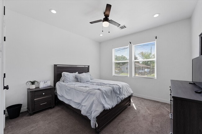 Building Photo - 4547 Newberry St