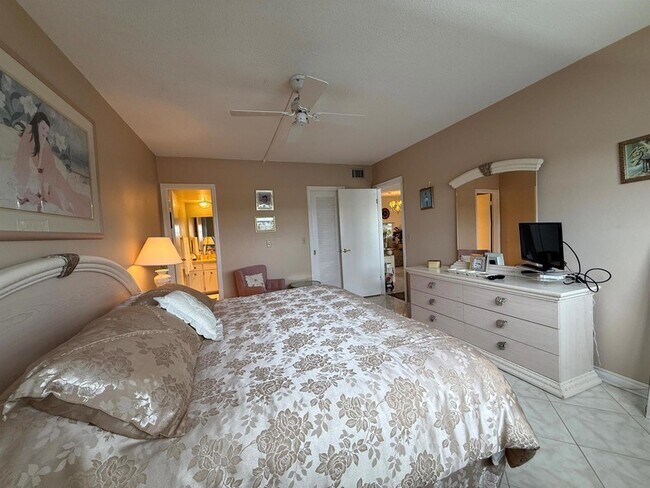 Building Photo - 20 Yacht Club Dr