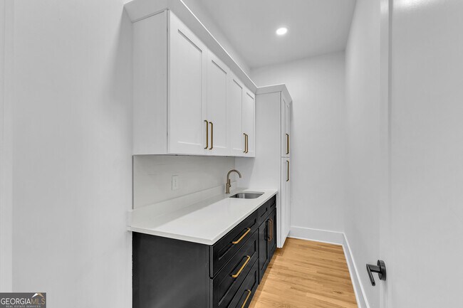 Building Photo - 2361 Lynn Iris Dr