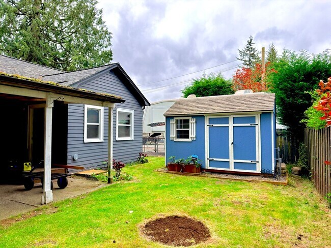 Building Photo - Charming Everett Home with Spacious Backyard, Garage, and Bonus Flex Spaces