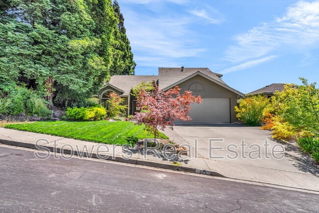 Building Photo - 325 Paraiso Dr