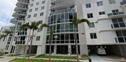 Building Photo - 601 NE 23rd St