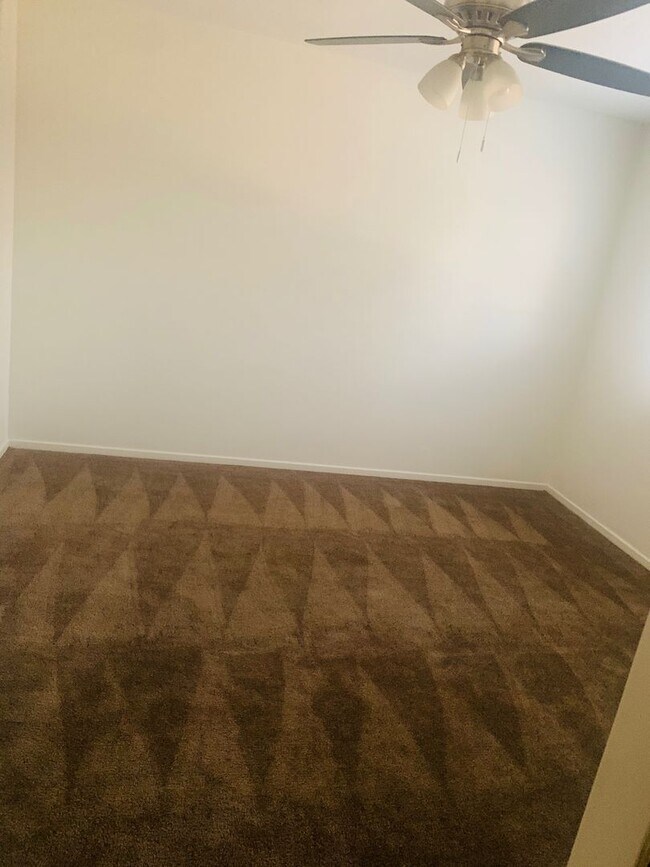 Building Photo - Cheerful and Spacious 1 bd/1bth Upstairs Unit