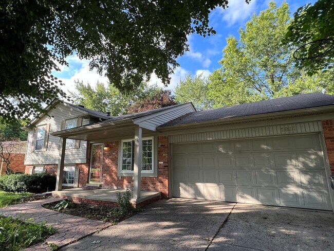 Building Photo - 1891 N Lake Dr