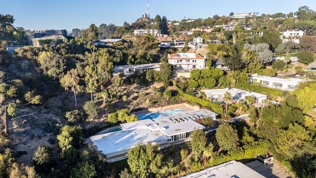 Building Photo - Alto Cedro Estate Lease