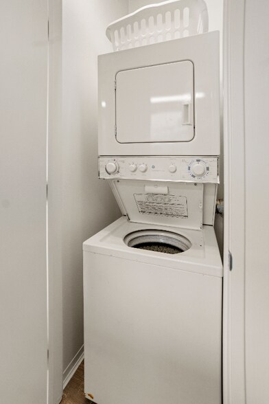 Building Photo - 1431 S State