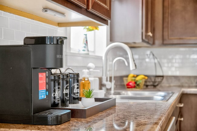 Building Photo - 1961 Creek Bank Dr