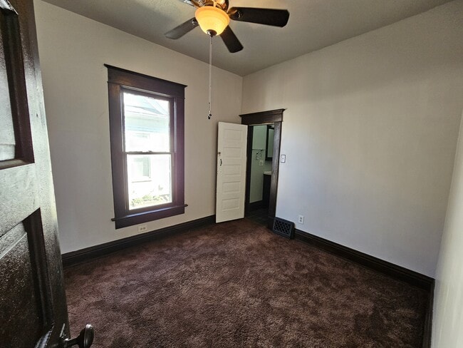 Building Photo - 1415 Maple Ave