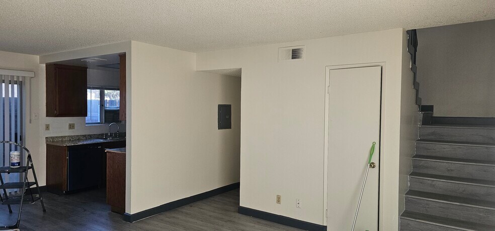 Primary Photo - 204 Grayson Way