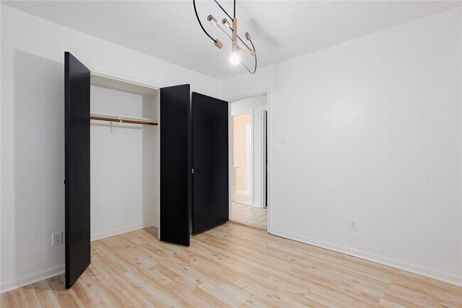 Building Photo - 10411 Rippling Fields Dr