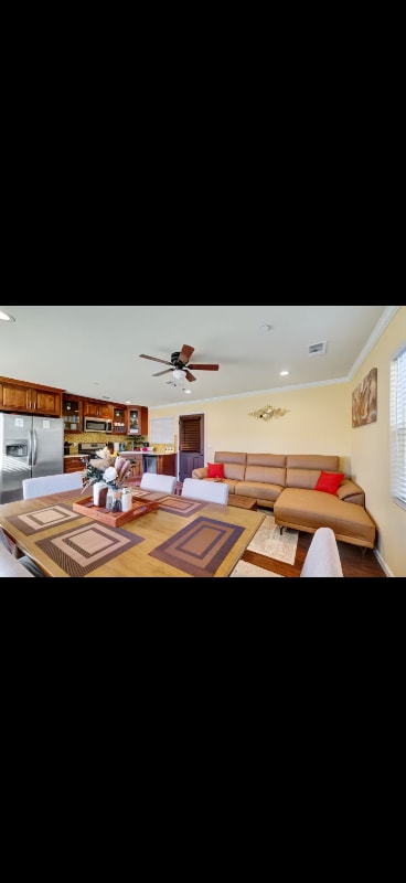 Building Photo - 523 Fischer St