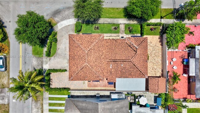 Building Photo - 500 SW 51st Ct