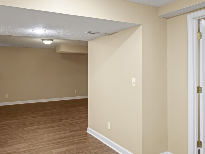 Building Photo - 1001 Vixen Dr