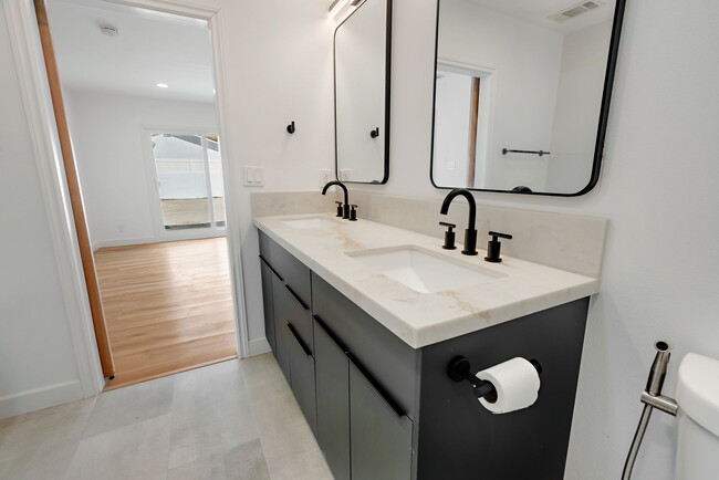 Building Photo - 5548 Irondale Ave