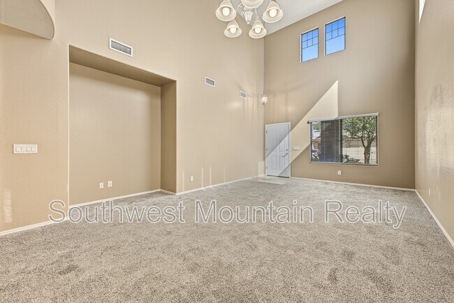 Building Photo - 2346 N Monticello Dr