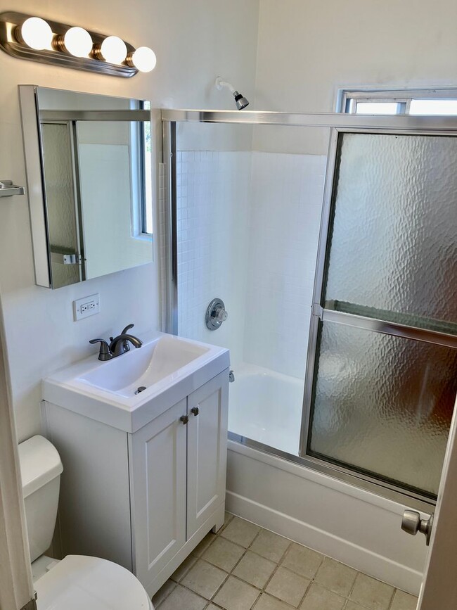 Building Photo - 1 Bedroom 1 Bath Hillcrest/ Bankers Hill