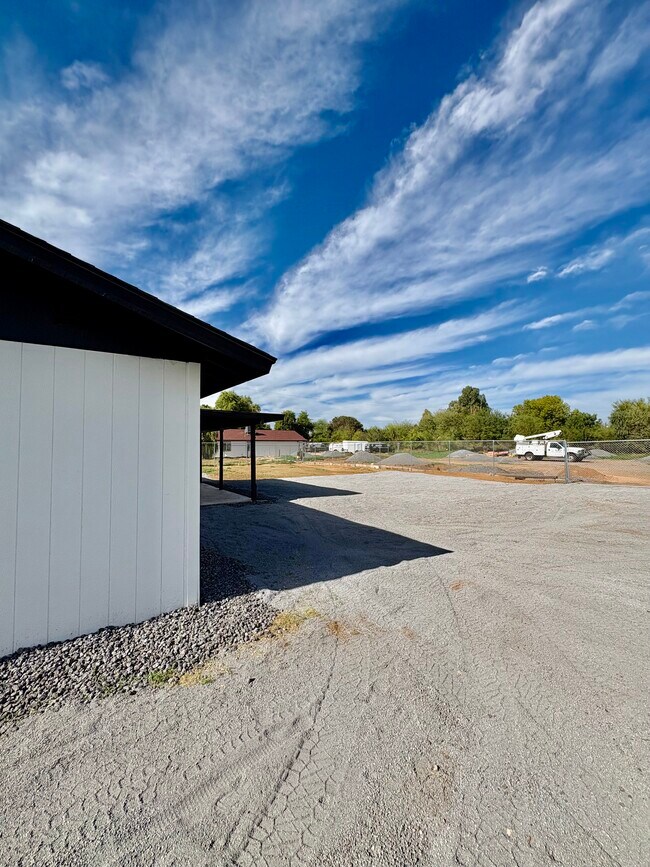 Building Photo - 17220 E Desert Ln