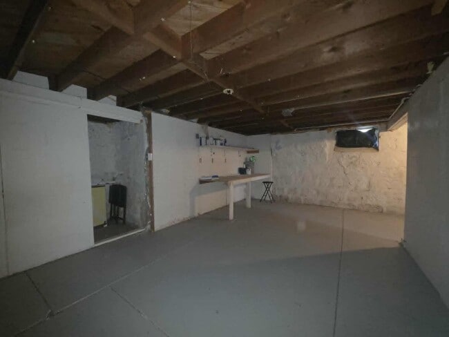 Building Photo - Spacious home for rent!