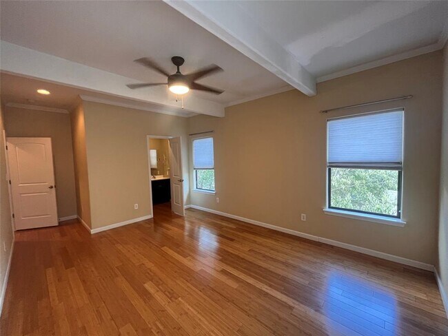 Building Photo - 1038 E 43rd St