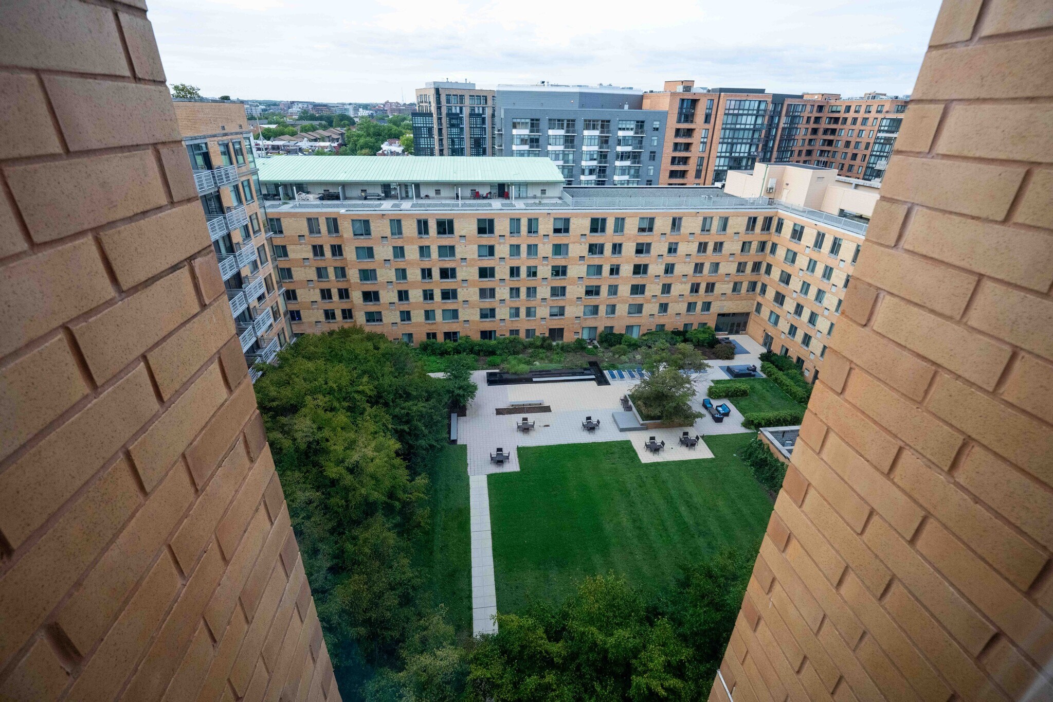 Building Photo - 440 L St NW