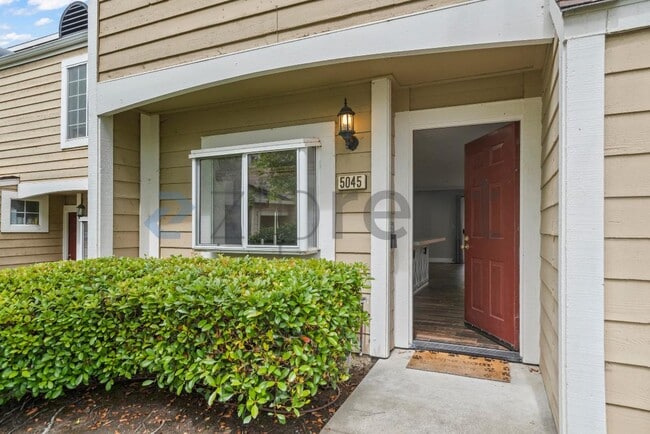 Building Photo - 5045 Hiller Ln