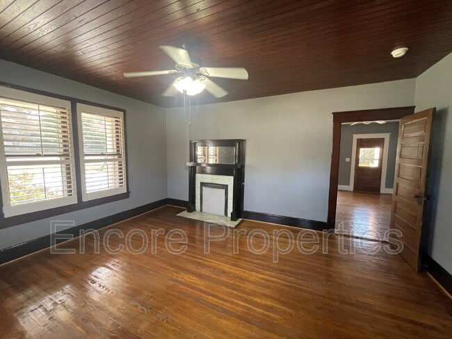 Building Photo - 610 Parks St