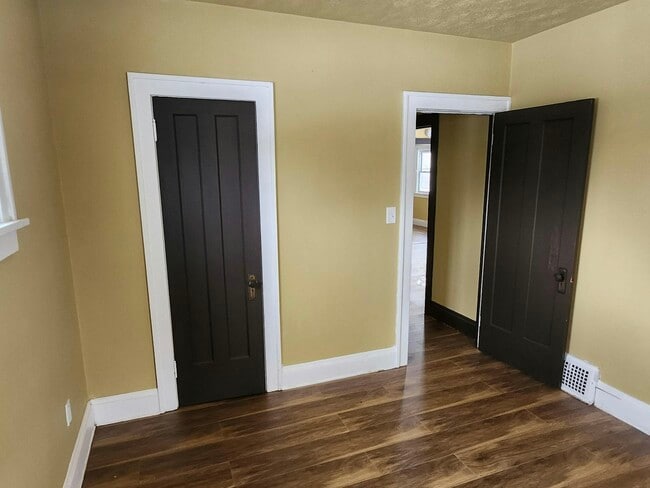 Building Photo - 2990 E 111th St