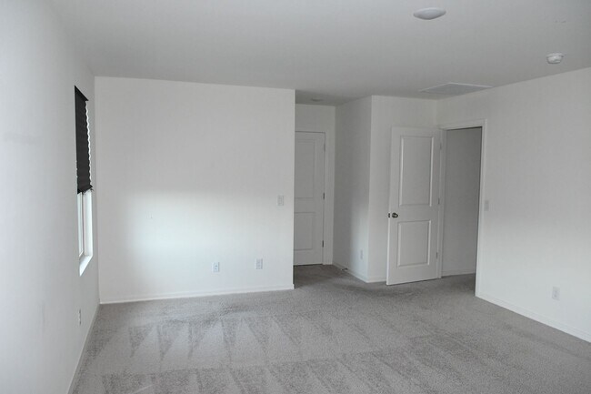 Building Photo - One Year Old 5 Br+Loft 3 Ba 2 Car Garage Home Near Loop 202 and Elliot in Phoenix