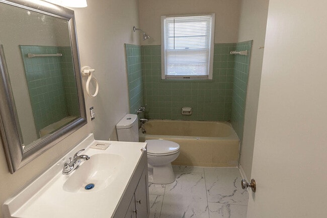 Building Photo - 1003 Hardin St