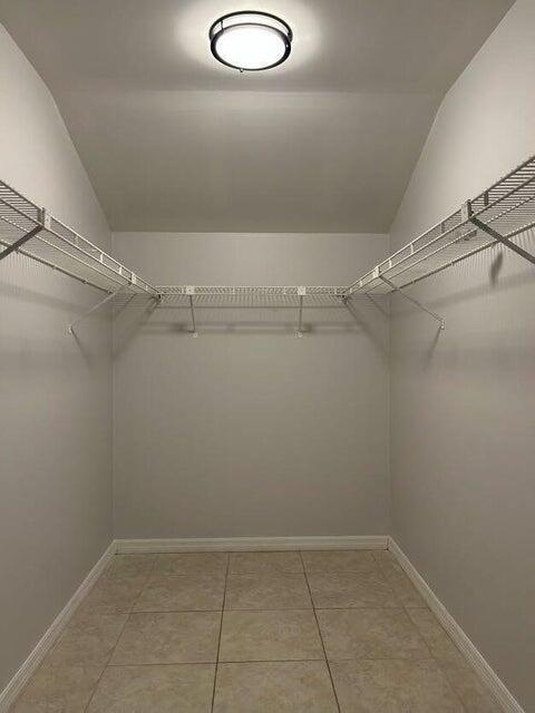 Building Photo - 725 Sunny Pine Way